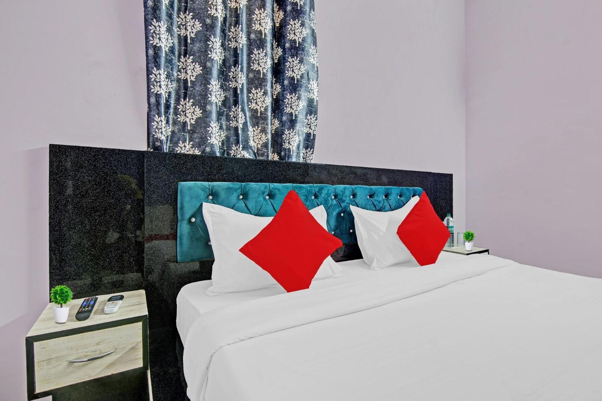 Oyo Galaxy Plaza Otel Ghaziabad Dış mekan fotoğraf